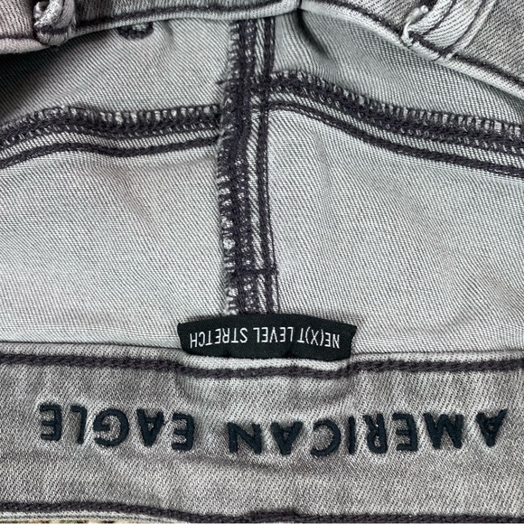 Woman’s American Eagle gray distressed super hi-rise jeggings size 6 SHORT - Picture 3 of 4